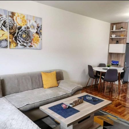 S&D Apartman Lukavica Екстериор снимка