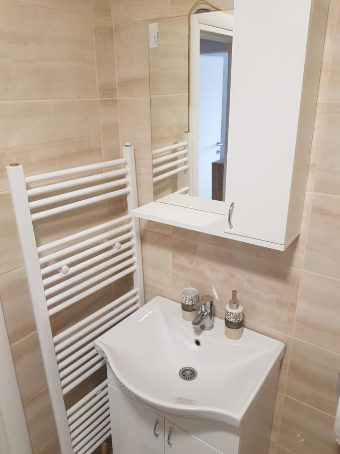 S&D Apartman Lukavica Екстериор снимка